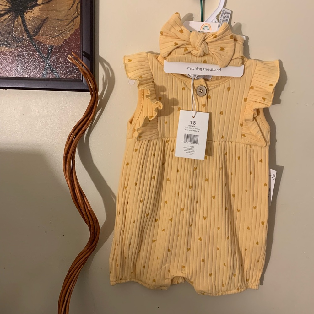 Baby girl 2 piece set.